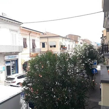 Апартаменти Flora Centrale A Pochi Passi Dal Mare